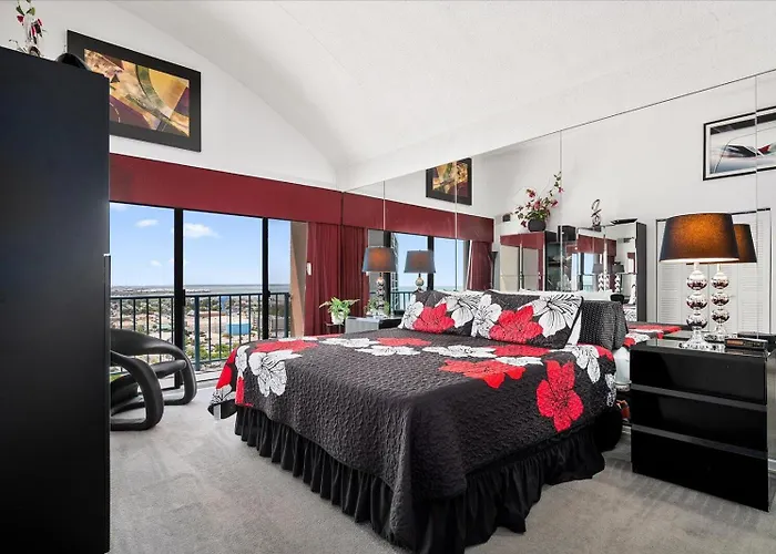 Holiday home Beautiful 2 Story Side Ocean View 2 Bed Capri *